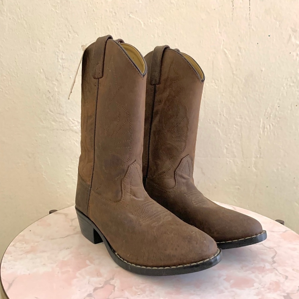 Brown leather kids cowboy boot size 4 NWT can fit a women’s size 5